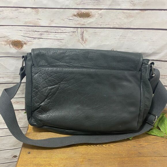 Crate Barrel Soft Leather Messenger Bag Travel Computer Tablet IPad Compartments - Picture 9 of 9